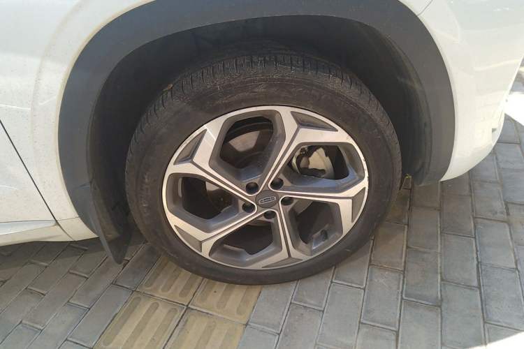 Used Geely Auto Monjaro L 2024 2.0TD DCT EVO Two-Wheel Drive Long-Range Version Right Front Wheel Hub