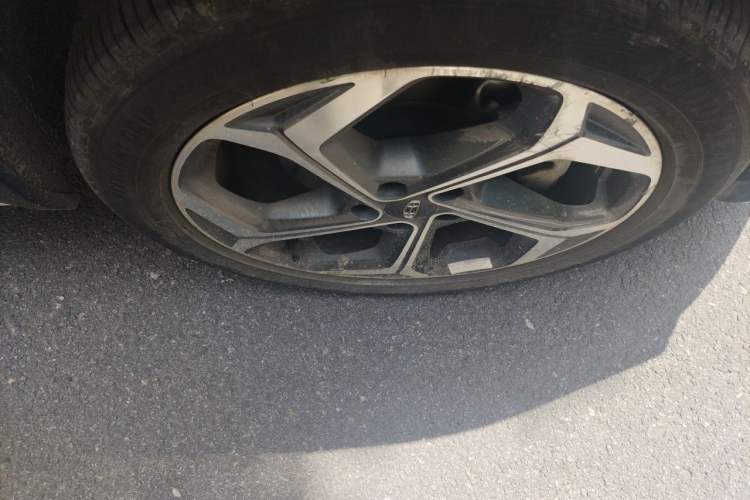 Used Geely Auto Monjaro L 2024 2.0TD DCT EVO Two-Wheel Drive Prestige Version Right Front Wheel Hub