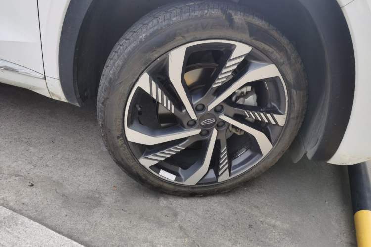 Used Geely Auto Monjaro L 2024 2.0TD High-Power Automatic Two-Wheel Drive Skyline Edition Right Front Wheel Hub
