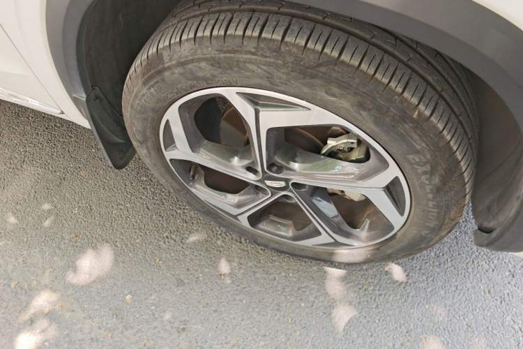Used Geely Auto Monjaro L 2024 2.0TD DCT EVO Two-Wheel Drive Long-Range Version Right Front Wheel Hub
