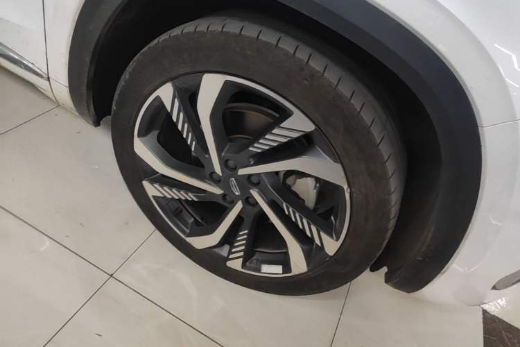 Used Geely Auto Monjaro L 2024 2.0TD High-Power Automatic Two-Wheel Drive Skyline Edition Right Front Wheel Hub