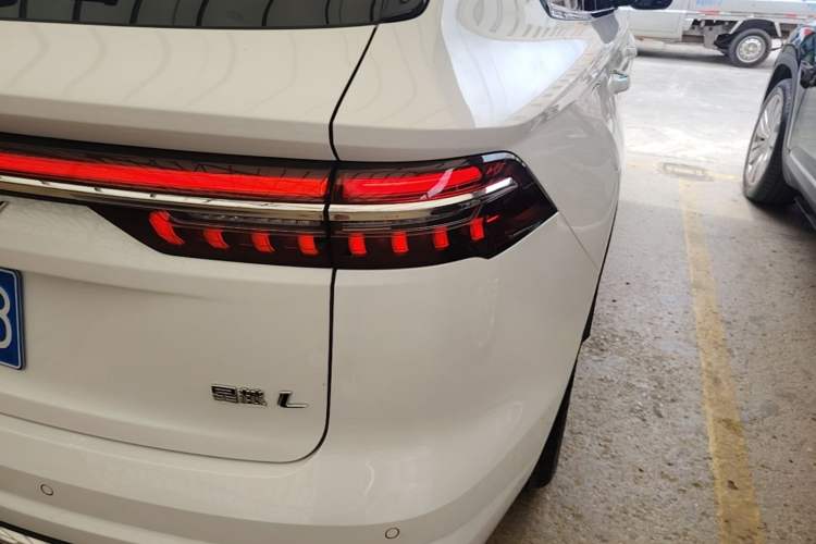 Used Geely Auto Monjaro L 2024 2.0TD DCT EVO Two-Wheel Drive Long-Range Version Right Rear Taillight