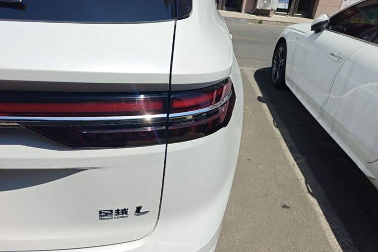 Used Geely Auto Monjaro L 2024 2.0TD DCT EVO Two-Wheel Drive Long-Range Version Right Rear Taillight