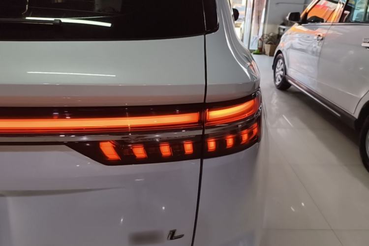 Used Geely Auto Monjaro L 2024 2.0TD DCT EVO Two-Wheel Drive Long-Range Version Right Rear Taillight