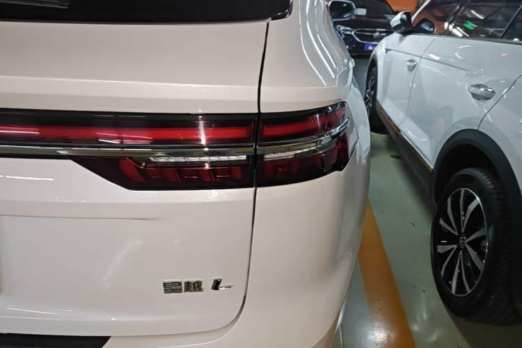 Used Geely Auto Monjaro L 2024 2.0TD DCT EVO Two-Wheel Drive Long-Range Version Right Rear Taillight