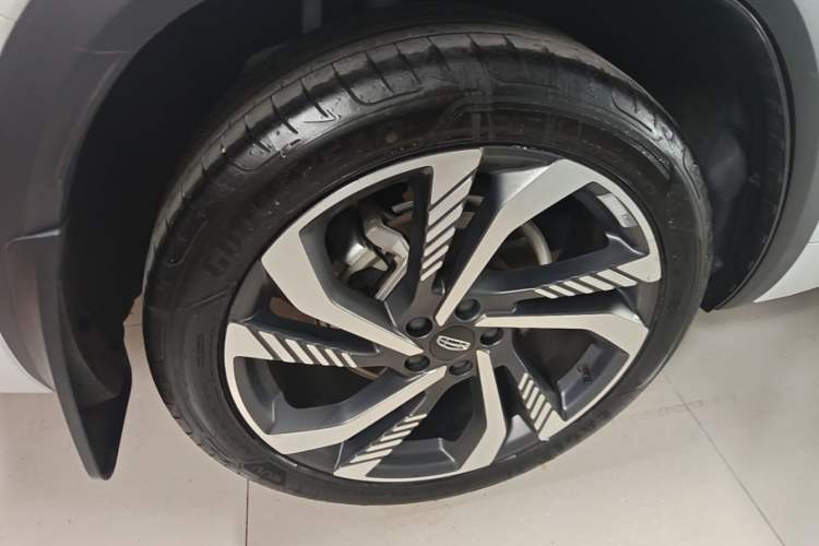 Used Geely Auto Monjaro L 2024 2.0TD High-Power Automatic Two-Wheel Drive Skyline Edition Right Rear Wheel Hub