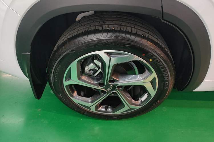 Used Geely Auto Monjaro L 2024 2.0TD DCT EVO Two-Wheel Drive Long-Range Version Right Rear Wheel Hub