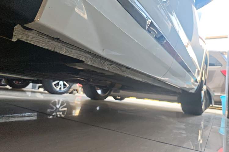 Used Geely Auto Monjaro L 2024 2.0TD High-Power Automatic Two-Wheel Drive Yunqi Version Right Side Sill