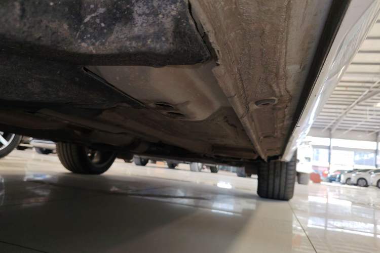 Used Geely Auto Monjaro L 2024 2.0TD High-Power Automatic Two-Wheel Drive Skyline Edition Right Side Sill