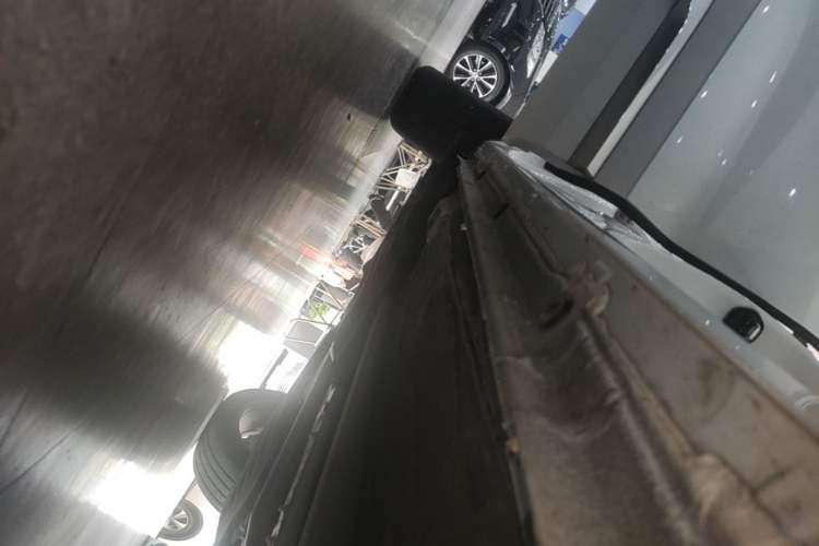 Used Geely Auto Monjaro L 2024 2.0TD DCT EVO Two-Wheel Drive Long-Range Version Right Side Sill