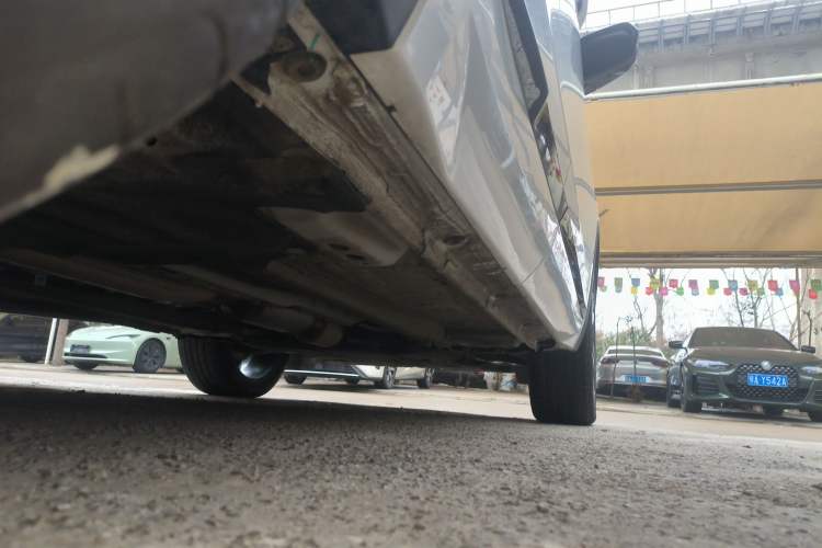 Used Geely Auto Monjaro L 2024 2.0TD High-Power Automatic Two-Wheel Drive Skyline Edition Right Side Sill
