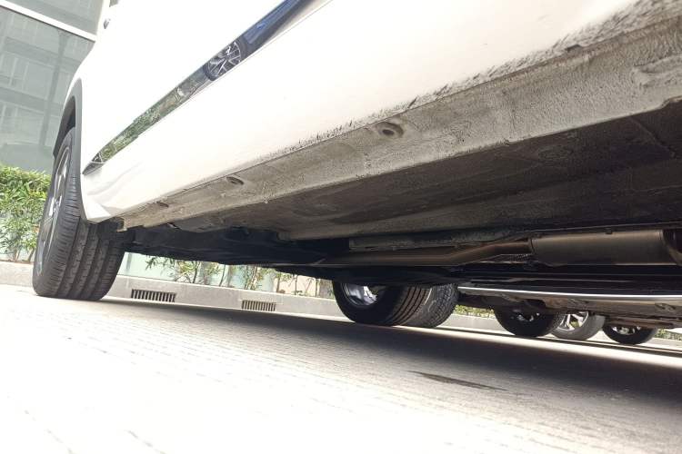 Used Geely Auto Monjaro L 2024 2.0TD DCT EVO Two-Wheel Drive Long-Range Version Right Side Sill