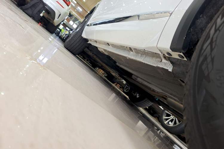 Used Geely Auto Monjaro L 2024 2.0TD DCT EVO Two-Wheel Drive Long-Range Version Right Side Sill