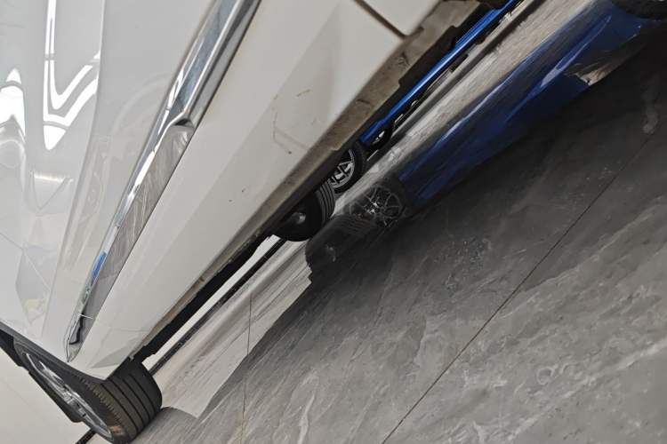 Used Geely Auto Monjaro L 2024 2.0TD High-Power Automatic Two-Wheel Drive Yunqi Version Right Side Sill