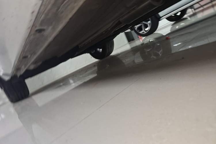 Used Geely Auto Monjaro L 2024 2.0TD High-Power Automatic Two-Wheel Drive Skyline Edition Right Side Sill