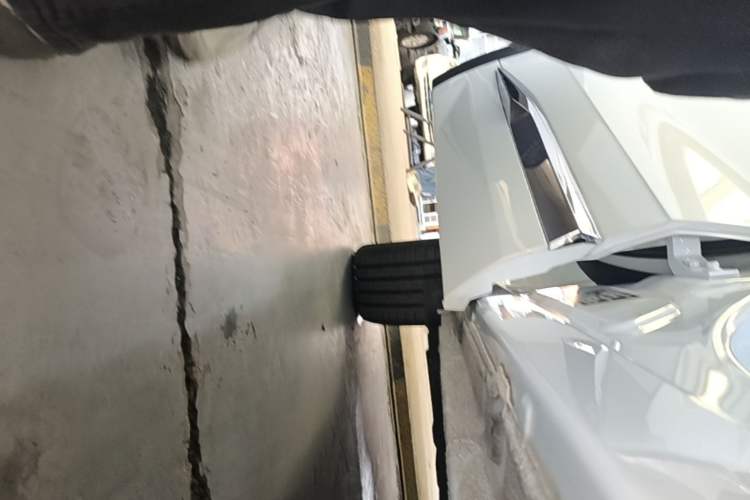 Used Geely Auto Monjaro L 2024 2.0TD DCT EVO Two-Wheel Drive Long-Range Version Right Side Sill