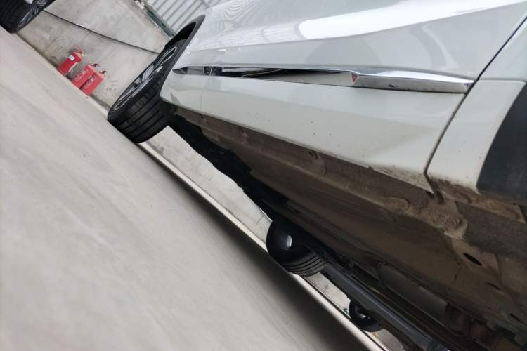 Used Geely Auto Monjaro L 2024 2.0TD High-Power Automatic Two-Wheel Drive Skyline Edition Right Side Sill
