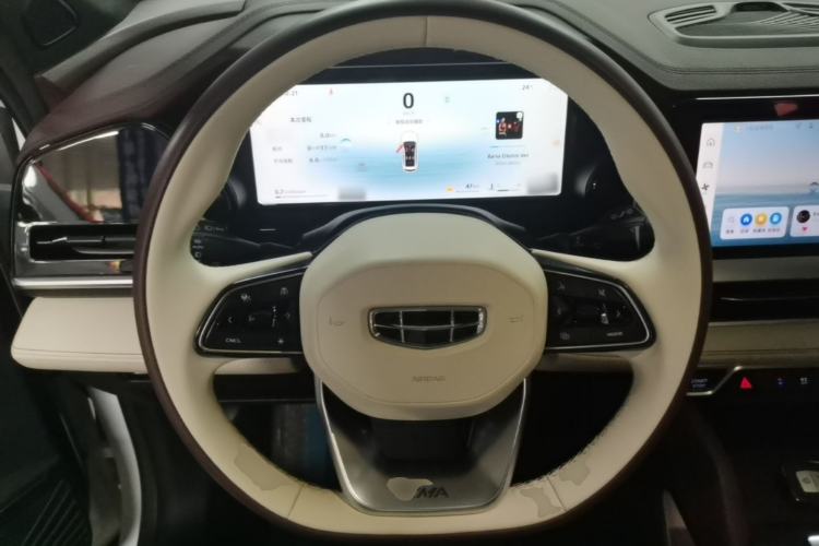 Used Geely Auto Monjaro L 2024 2.0TD High-Power Automatic Two-Wheel Drive Yunqi Version Steering Wheel