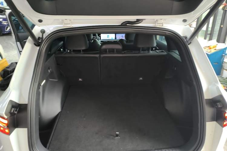 Used Geely Auto Monjaro L 2024 2.0TD DCT EVO Two-Wheel Drive Long-Range Version Trunk