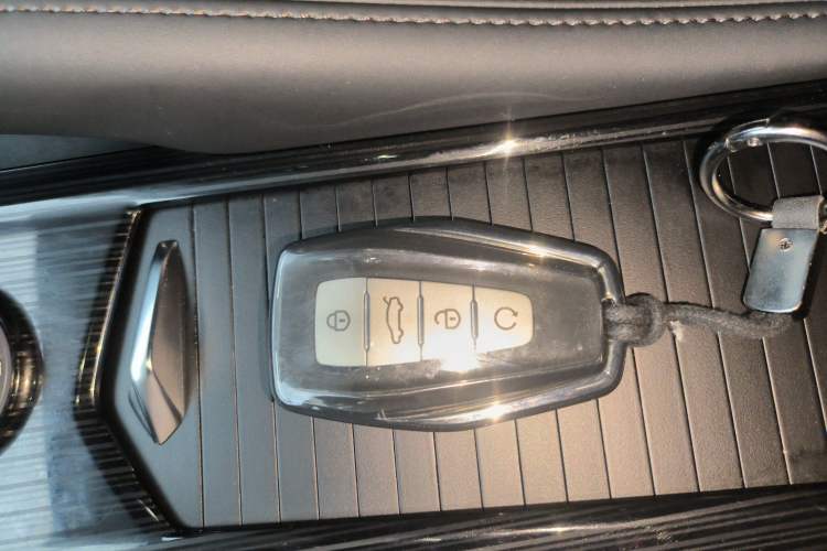 Used Geely Auto Monjaro L 2024 2.0TD High-Power Automatic Two-Wheel Drive Skyline Edition Vehicle Key