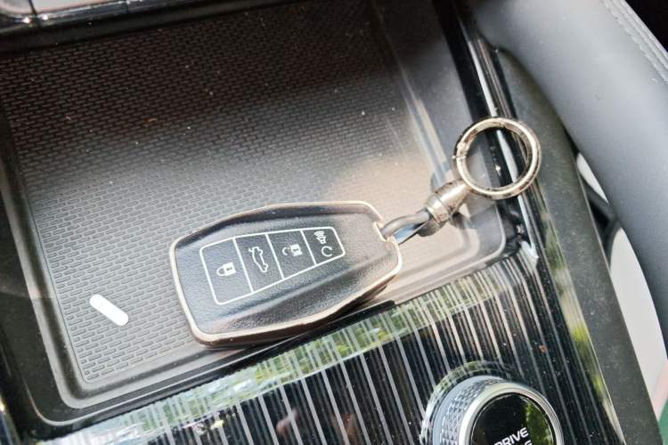 Used Geely Auto Monjaro L 2024 2.0TD DCT EVO Two-Wheel Drive Long-Range Version Vehicle Key