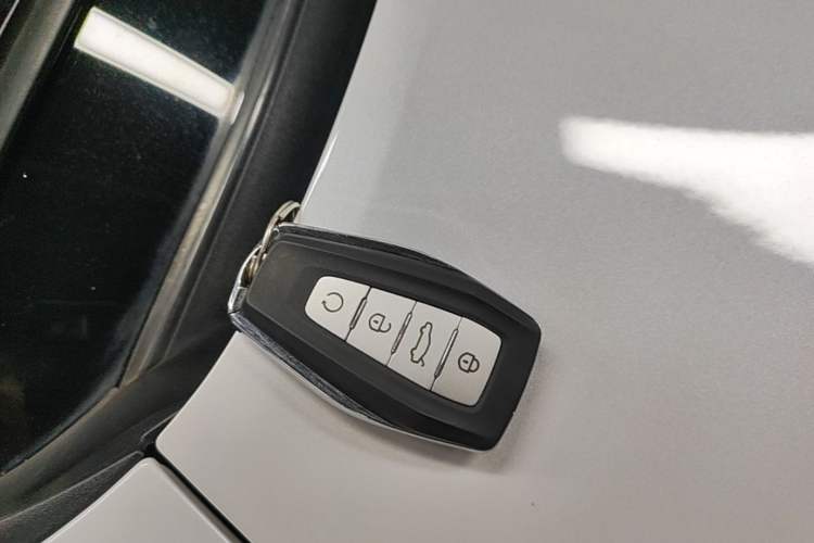 Used Geely Auto Monjaro L 2024 2.0TD High-Power Automatic Two-Wheel Drive Yunqi Version Vehicle Key
