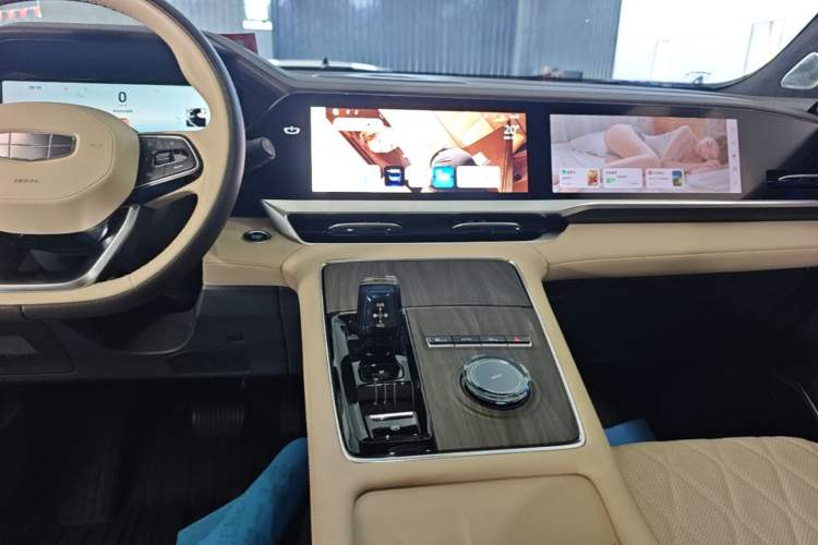 Used Geely Auto Monjaro L 2025 Dongfang Yao 2.0TD Automatic Lanxing Edition Audio And AC Panel