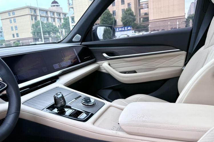 Used Geely Auto Monjaro L 2025 Dongfang Yao 2.0TD Automatic Lanxing Edition Audio And AC Panel