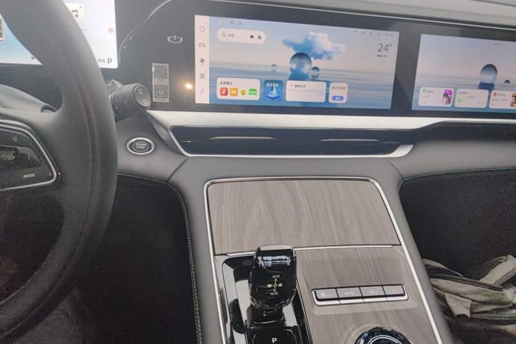 Used Geely Auto Monjaro L 2025 Dongfang Yao 2.0TD Automatic Lanxing Edition Audio And AC Panel