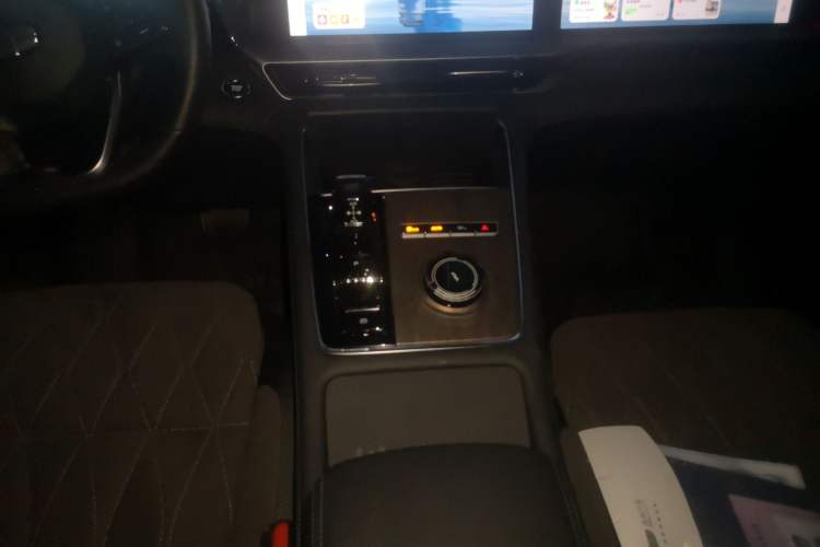 Used Geely Auto Monjaro L 2025 Dongfang Yao 2.0TD Automatic Lanxing Edition Audio And AC Panel