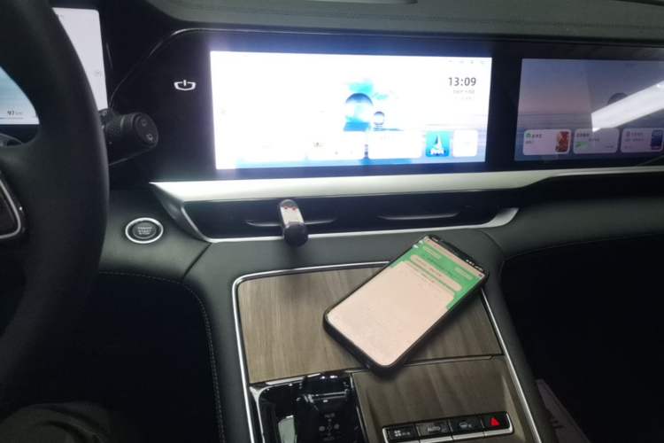 Used Geely Auto Monjaro L 2025 Dongfang Yao 2.0TD Automatic All-Wheel-Drive Wangyue Edition Audio And AC Panel