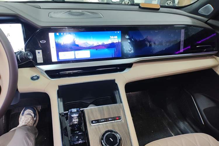 Used Geely Auto Monjaro L 2025 Dongfang Yao 2.0TD Automatic Jinzhao Edition Audio And AC Panel