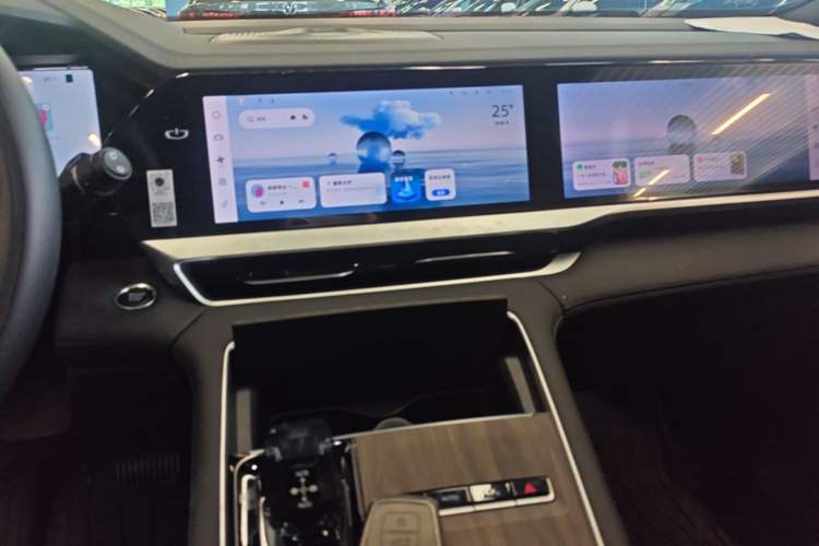 Used Geely Auto Monjaro L 2025 Dongfang Yao 2.0TD Automatic All-Wheel-Drive Wangyue Edition Audio And AC Panel