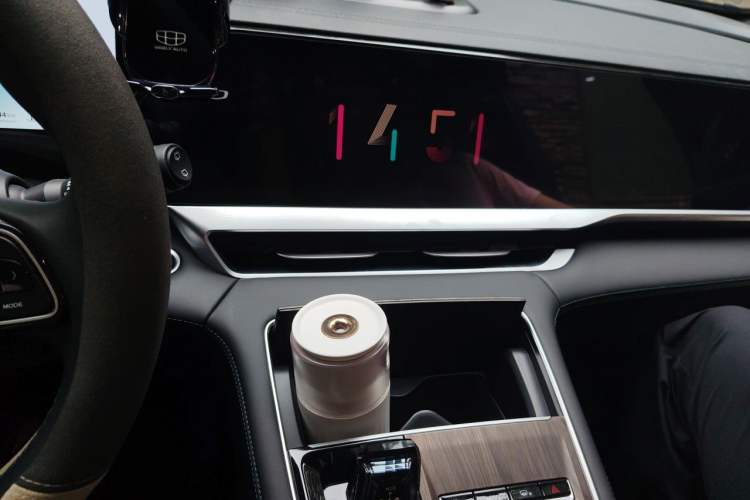 Used Geely Auto Monjaro L 2025 Dongfang Yao 2.0TD Automatic Lanxing Edition Audio And AC Panel