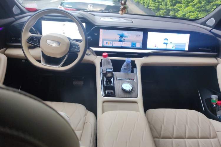 Used Geely Auto Monjaro L 2025 Dongfang Yao 2.0TD Automatic Lanxing Edition Center Console
