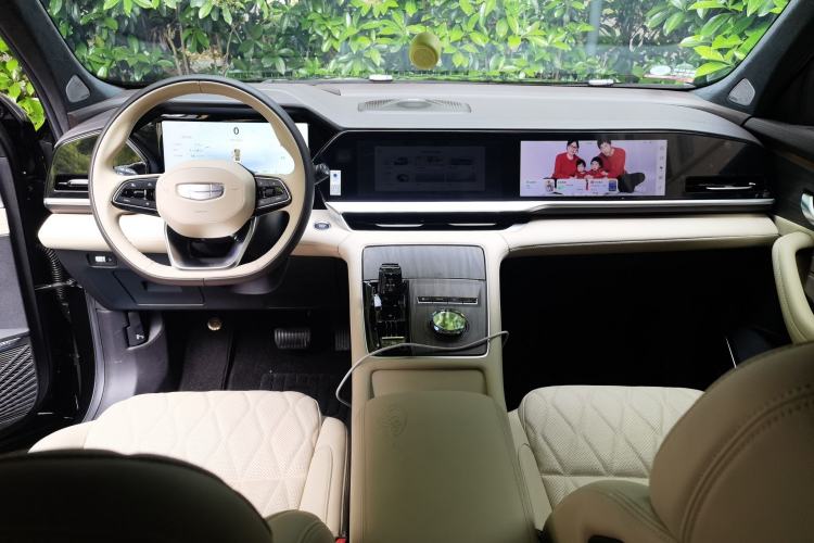 Used Geely Auto Monjaro L 2025 Dongfang Yao 2.0TD Automatic Lanxing Edition Center Console