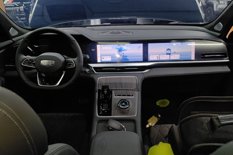Used Geely Auto Monjaro L 2025 Dongfang Yao 2.0TD Automatic Lanxing Edition Center Console