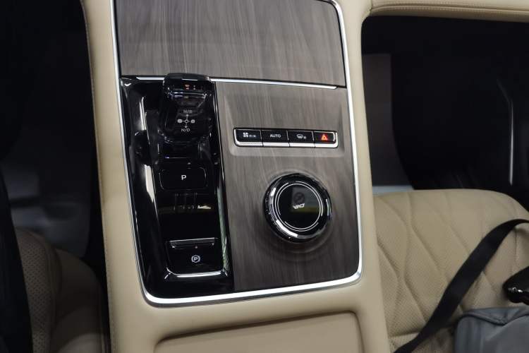Used Geely Auto Monjaro L 2025 Dongfang Yao 2.0TD Automatic All-Wheel-Drive Wangyue Edition Gear Lever