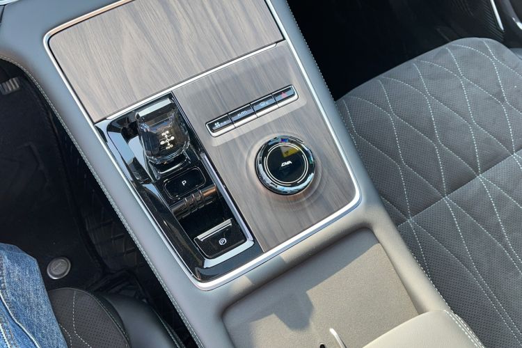 Used Geely Auto Monjaro L 2025 Dongfang Yao 2.0TD Automatic All-Wheel-Drive Wangyue Edition Gear Lever