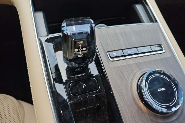 Used Geely Auto Monjaro L 2025 Dongfang Yao 2.0TD Automatic All-Wheel-Drive Wangyue Edition Gear Lever