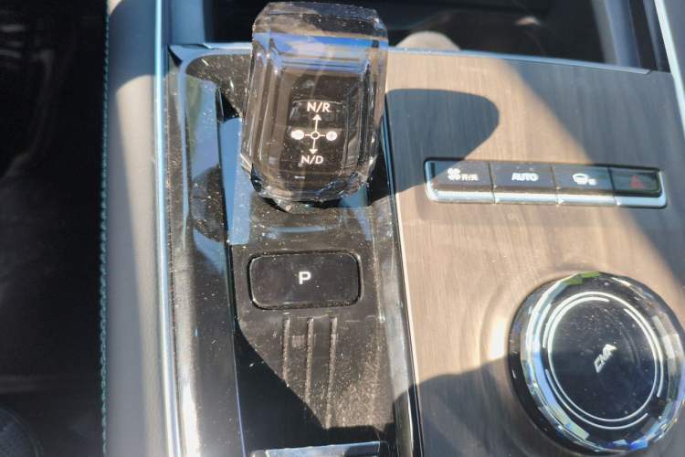 Used Geely Auto Monjaro L 2025 Dongfang Yao 2.0TD Automatic All-Wheel-Drive Wangyue Edition Gear Lever