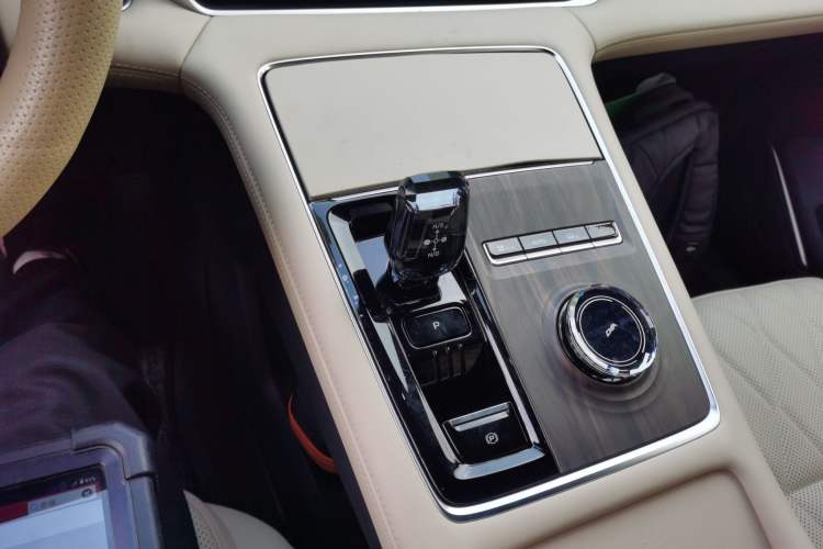 Used Geely Auto Monjaro L 2025 Dongfang Yao 2.0TD Automatic All-Wheel-Drive Wangyue Edition Gear Lever