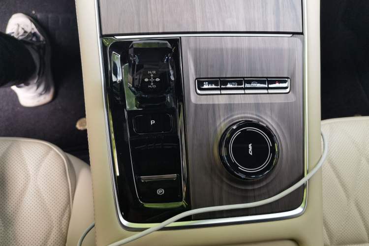 Used Geely Auto Monjaro L 2025 Dongfang Yao 2.0TD Automatic Lanxing Edition Gear Lever