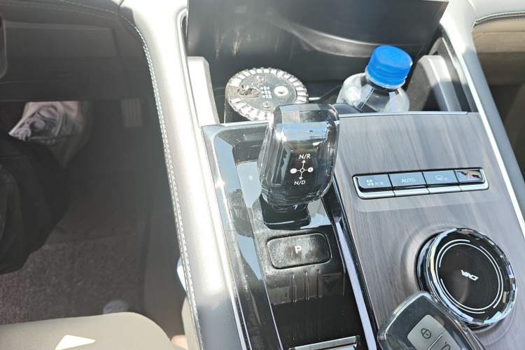 Used Geely Auto Monjaro L 2025 Dongfang Yao 2.0TD Automatic Jinzhao Edition Gear Lever