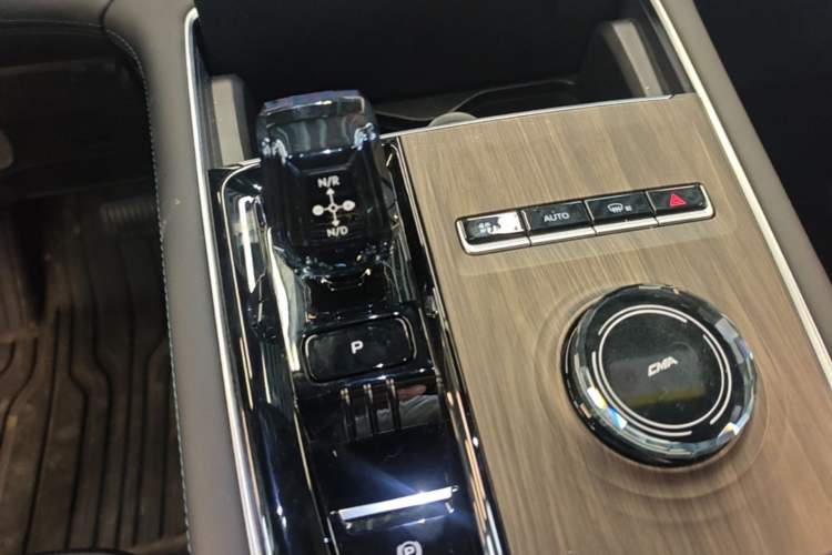 Used Geely Auto Monjaro L 2025 Dongfang Yao 2.0TD Automatic All-Wheel-Drive Wangyue Edition Gear Lever