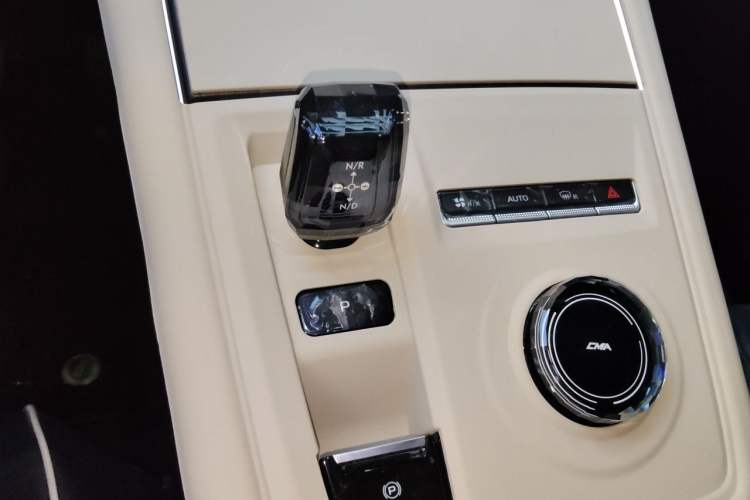 Used Geely Auto Monjaro L 2025 Dongfang Yao 2.0TD Automatic Lanxing Edition Gear Lever