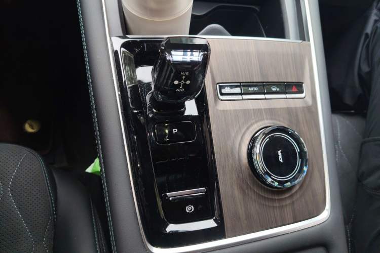Used Geely Auto Monjaro L 2025 Dongfang Yao 2.0TD Automatic Lanxing Edition Gear Lever