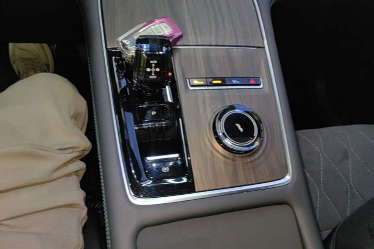 Used Geely Auto Monjaro L 2025 Dongfang Yao 2.0TD Automatic Lanxing Edition Gear Lever