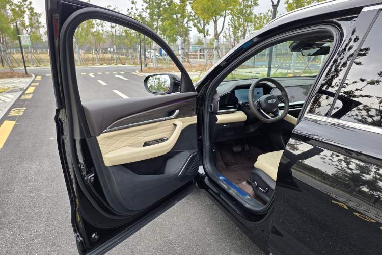 Used Geely Auto Monjaro L 2025 Dongfang Yao 2.0TD Automatic Lanxing Edition Interior 3