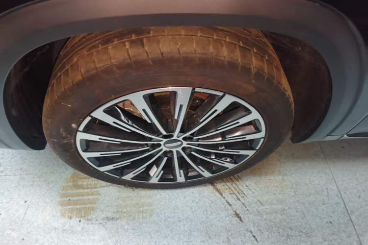 Used Geely Auto Monjaro L 2025 Dongfang Yao 2.0TD Automatic Lanxing Edition Left Front Wheel Hub